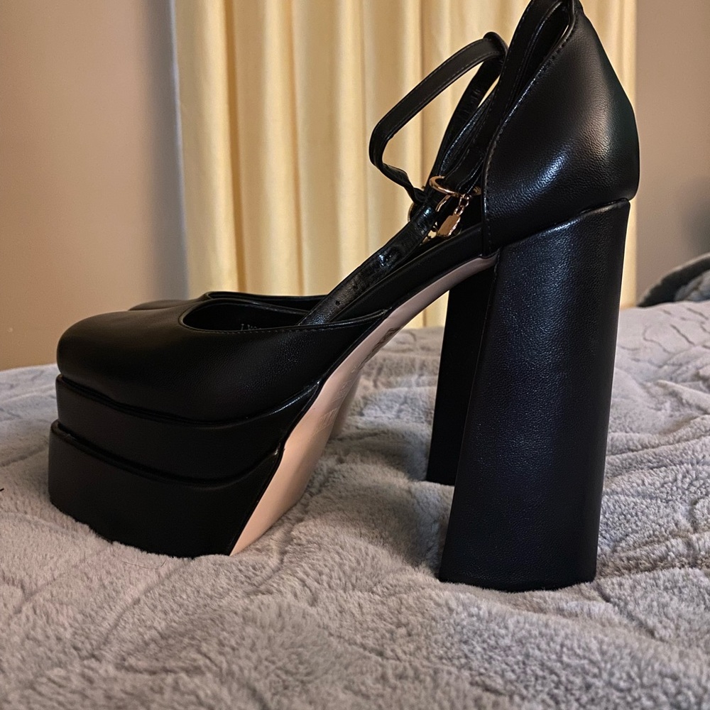 Platform High Heels - Picture 2 of 5